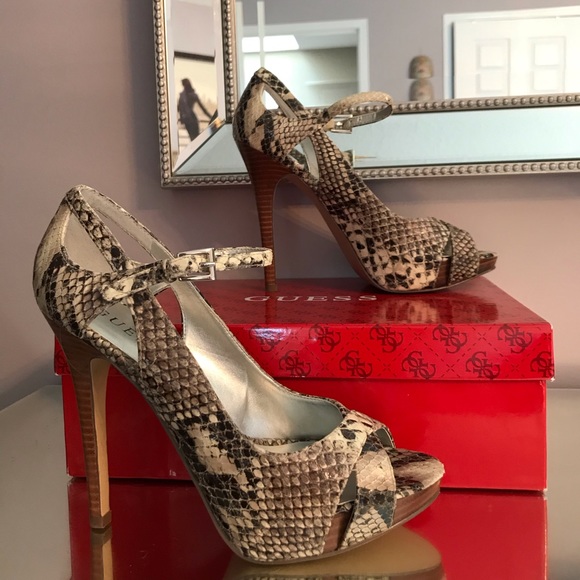 GUESS snakeskin heels - Brand New - Picture 1 of 3